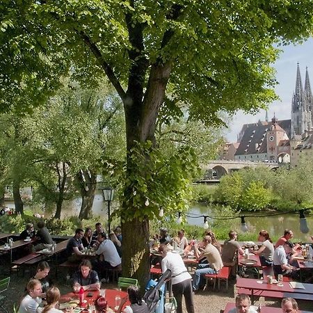 Schloss Weichs Zu Regensburg Mit 2Schlafzimmer Parkplatz Internet 75Qm Zentrum Kültér fotó