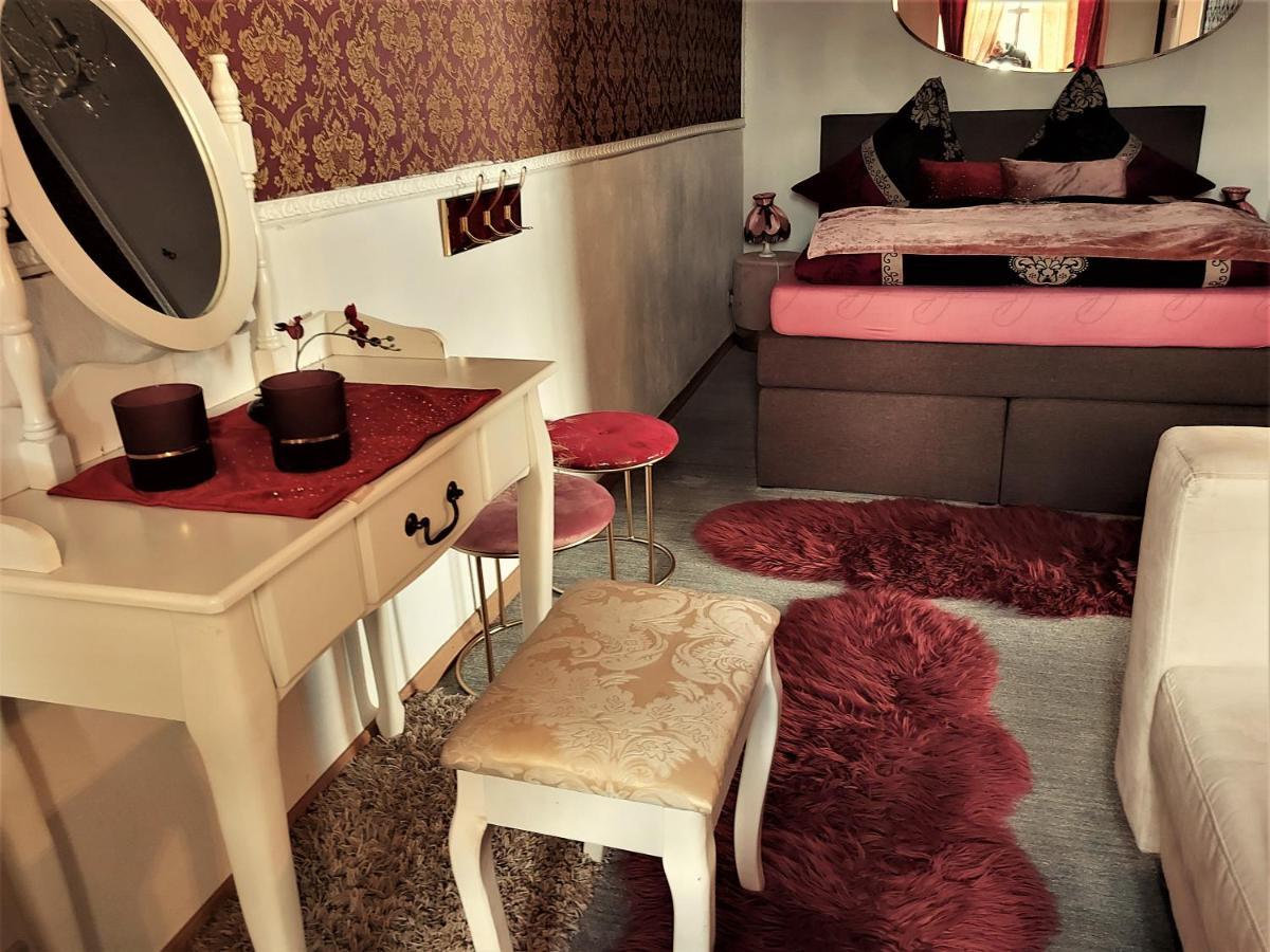 Schloss Weichs Zu Regensburg Mit 2Schlafzimmer Parkplatz Internet 75Qm Zentrum Kültér fotó