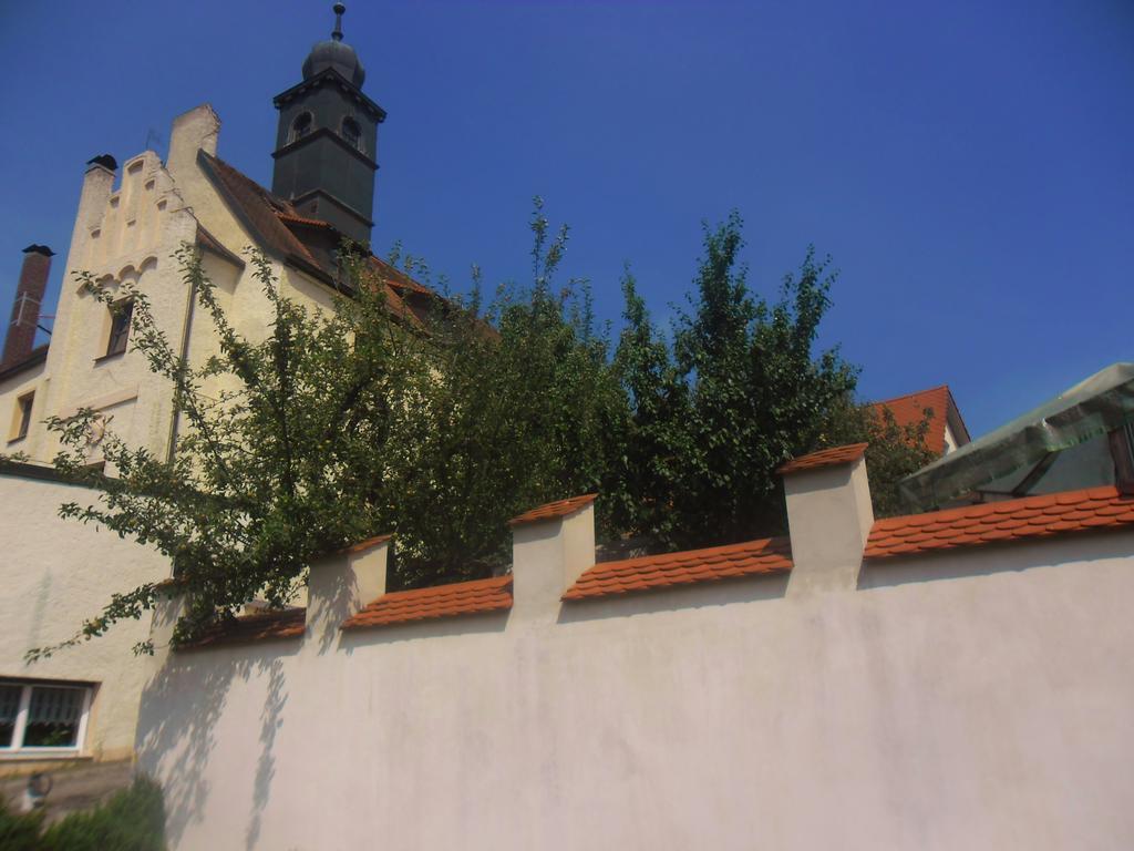 Schloss Weichs Zu Regensburg Mit 2Schlafzimmer Parkplatz Internet 75Qm Zentrum Kültér fotó