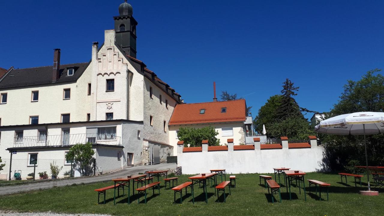 Schloss Weichs Zu Regensburg Mit 2Schlafzimmer Parkplatz Internet 75Qm Zentrum Kültér fotó